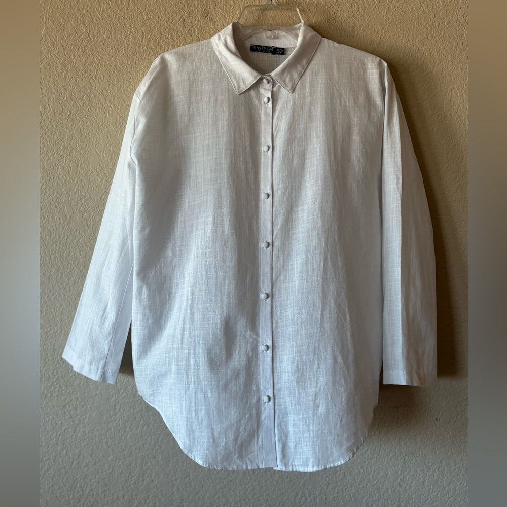 Nasty Gal 100% cotton white long sleeve button up Size 4